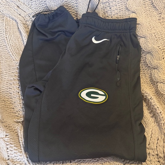 Nike Other - Awesome👏🏽!💛💚Go Pack Go Nike Black Lined Joggers with Green Bay Packers Logo
